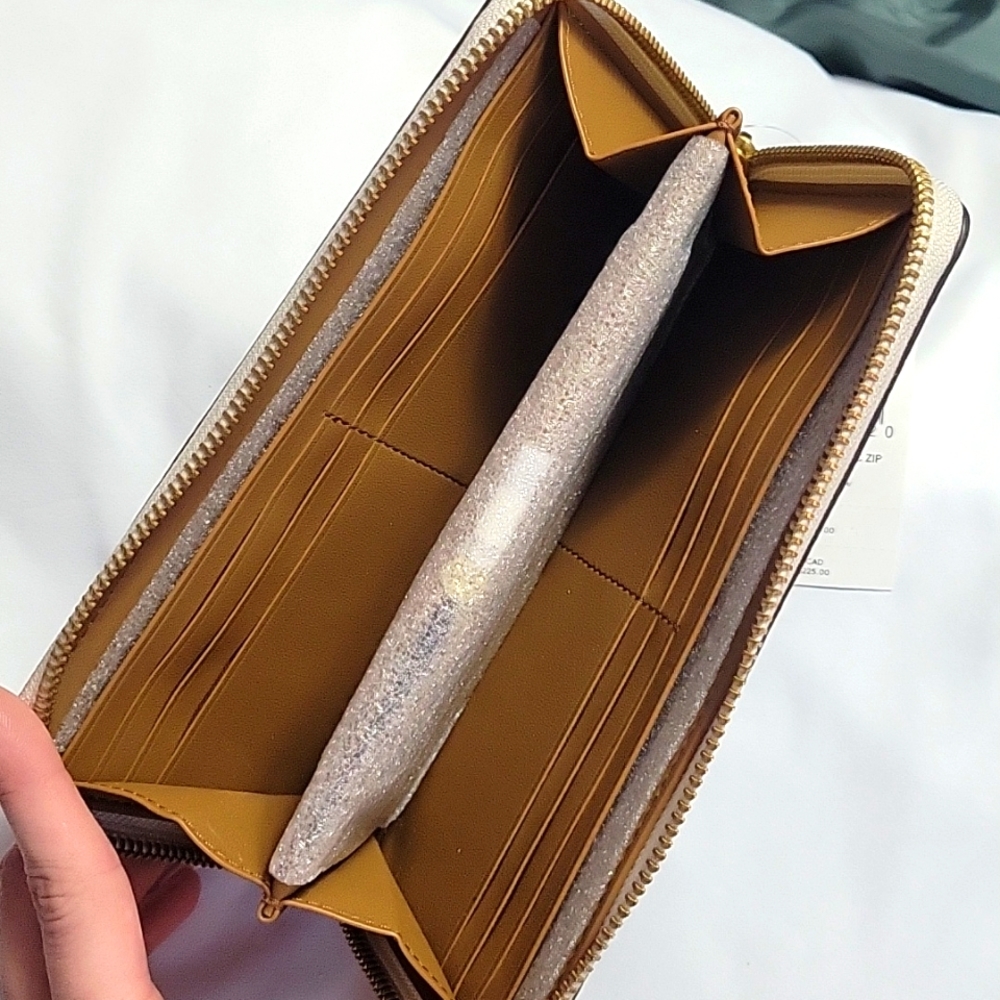 Coach Wallet - Picture 4 of 5